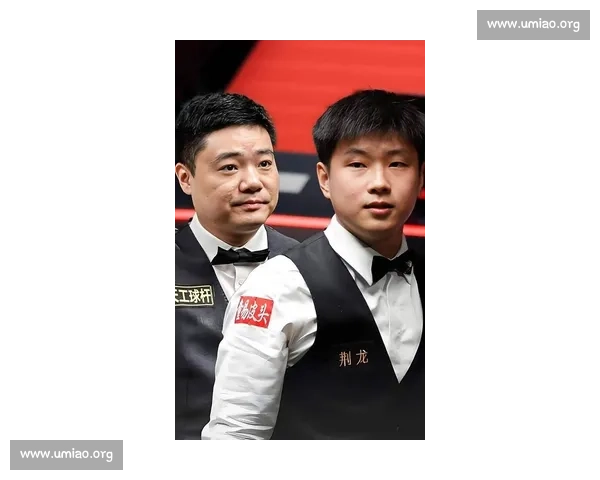 解球艺术巅峰对决！丁俊晖精妙布局，赵心童一库逆转定乾坤